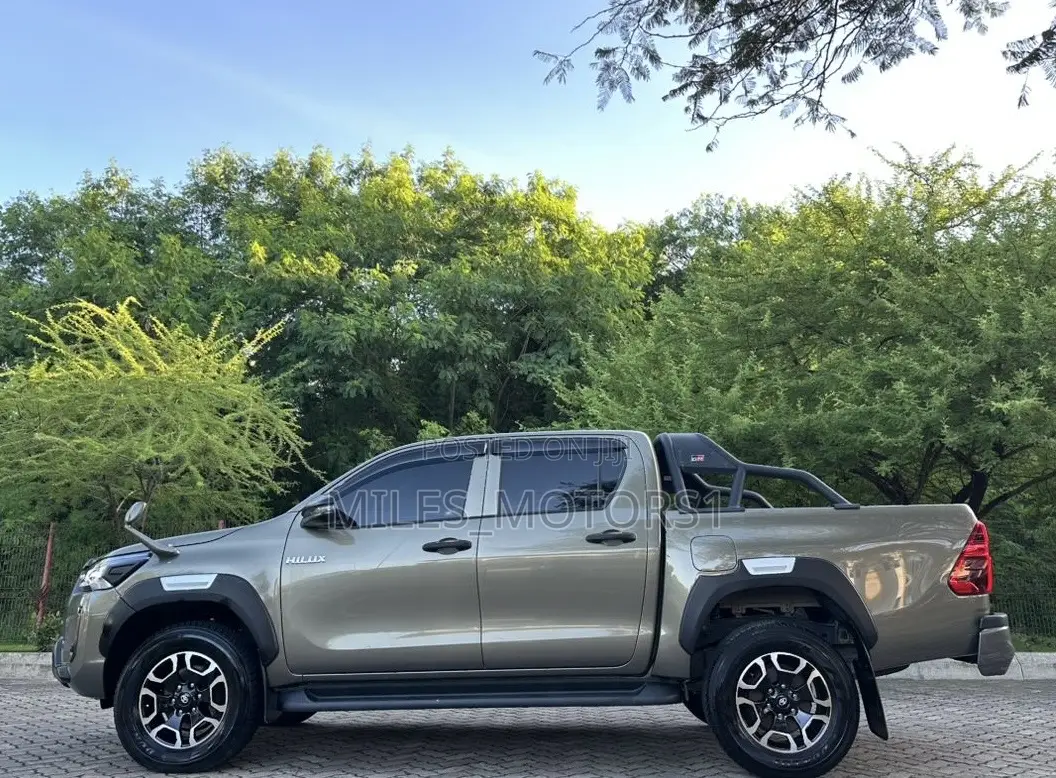 Toyota Hilux 2021 Brown