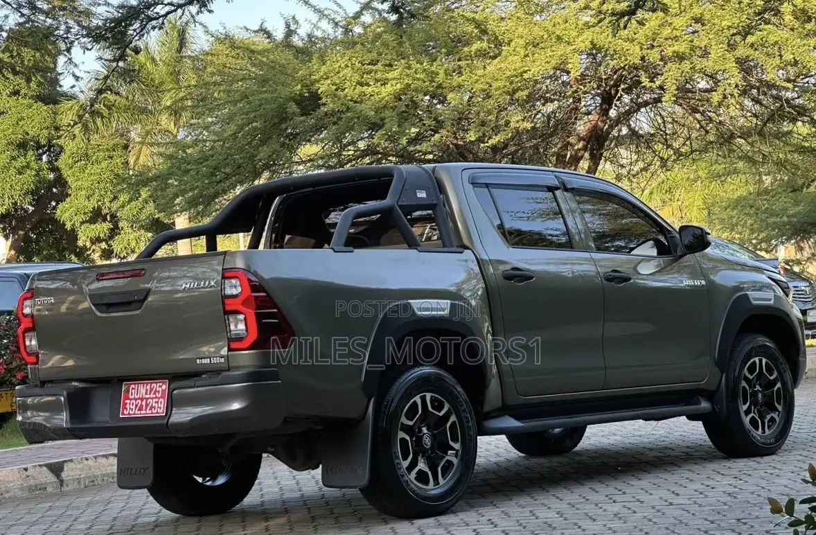 Toyota Hilux 2021 Brown