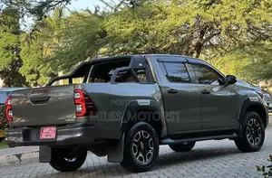 Toyota Hilux 2021 Brown