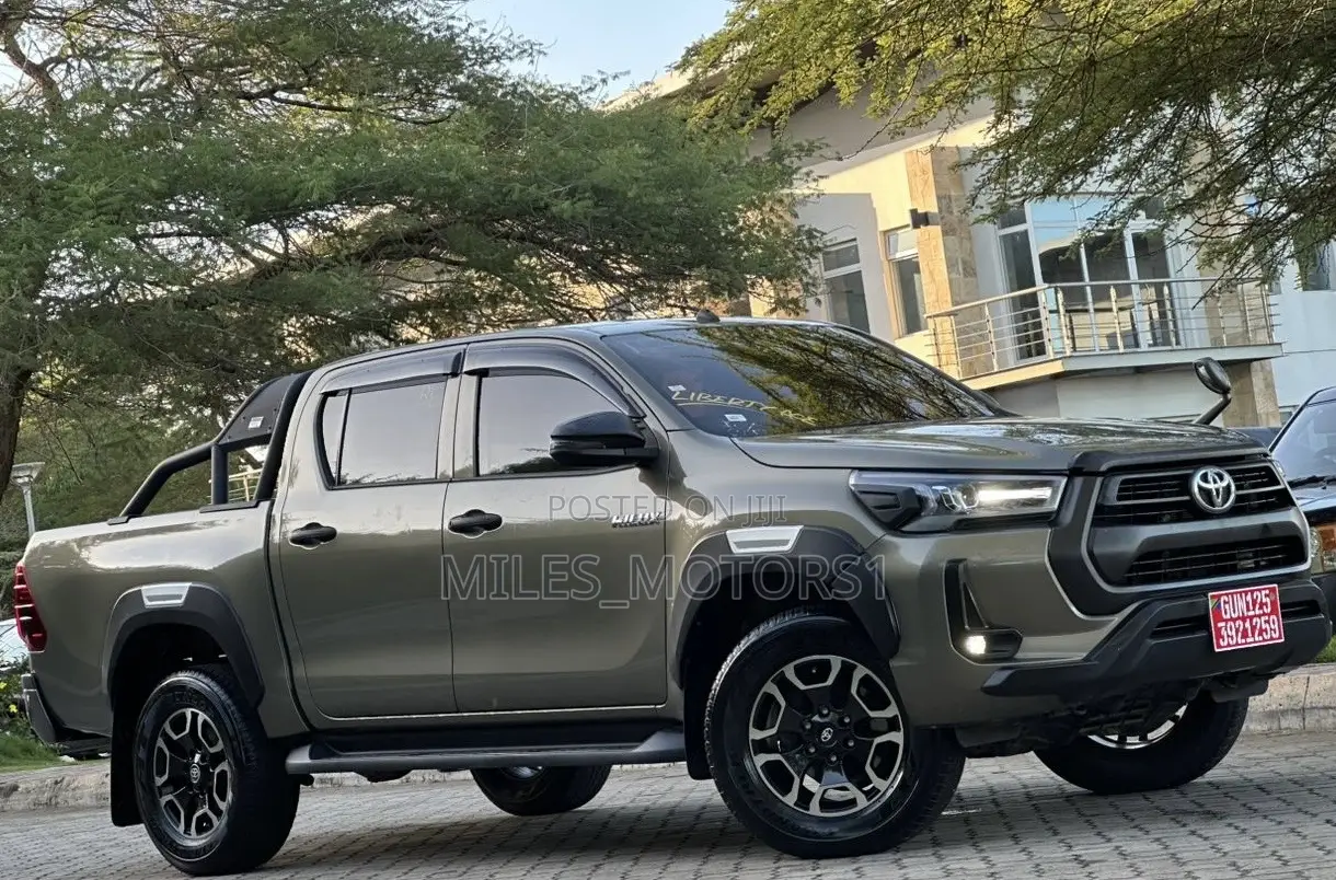 Toyota Hilux 2021 Brown