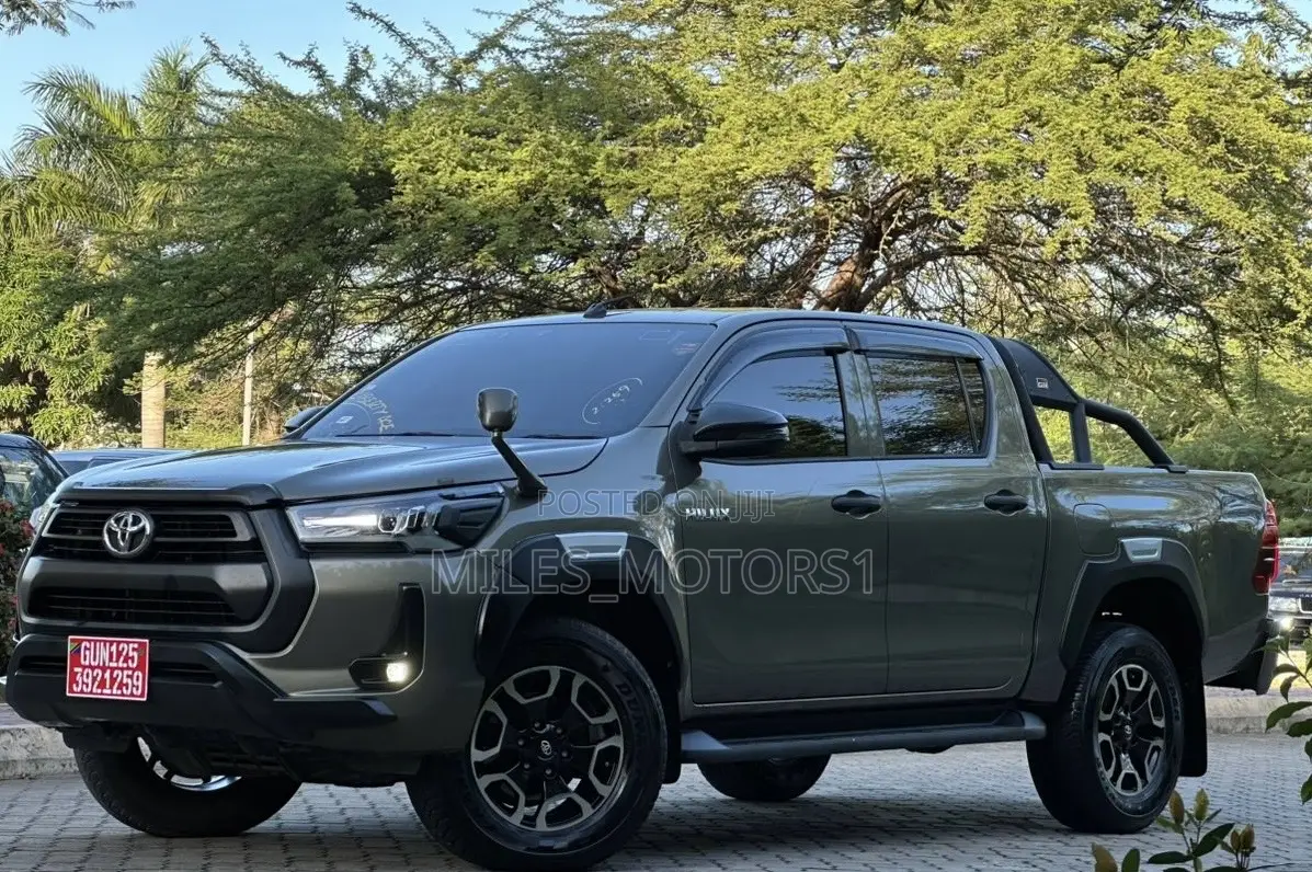 Toyota Hilux 2021 Brown