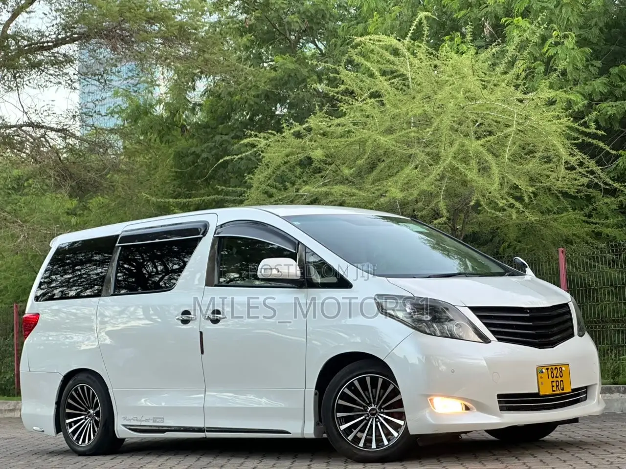 Toyota Alphard 2009 White