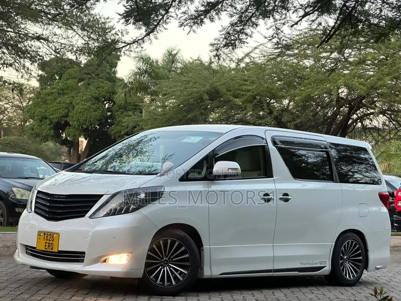 Toyota Alphard 2009 White