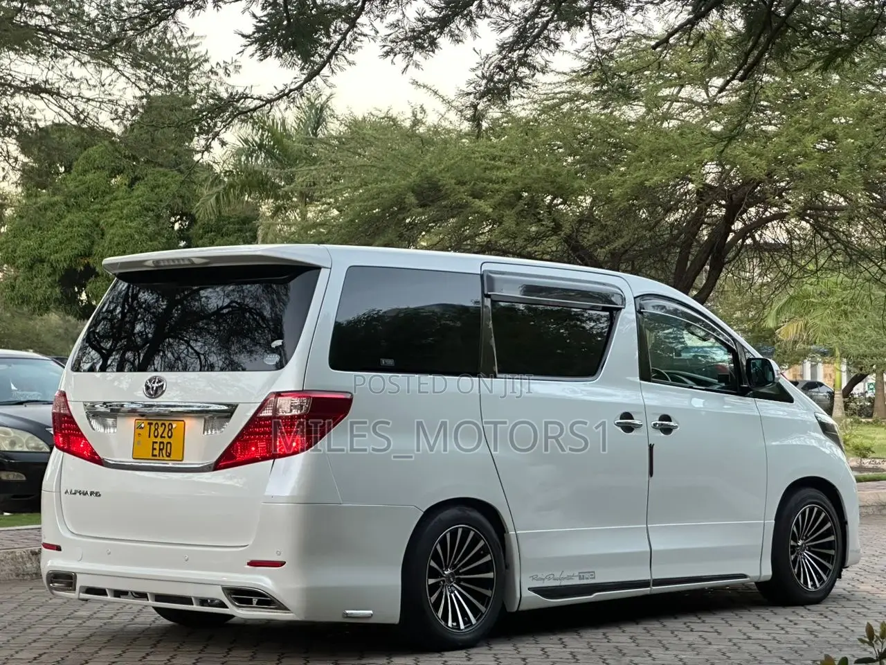 Toyota Alphard 2009 White
