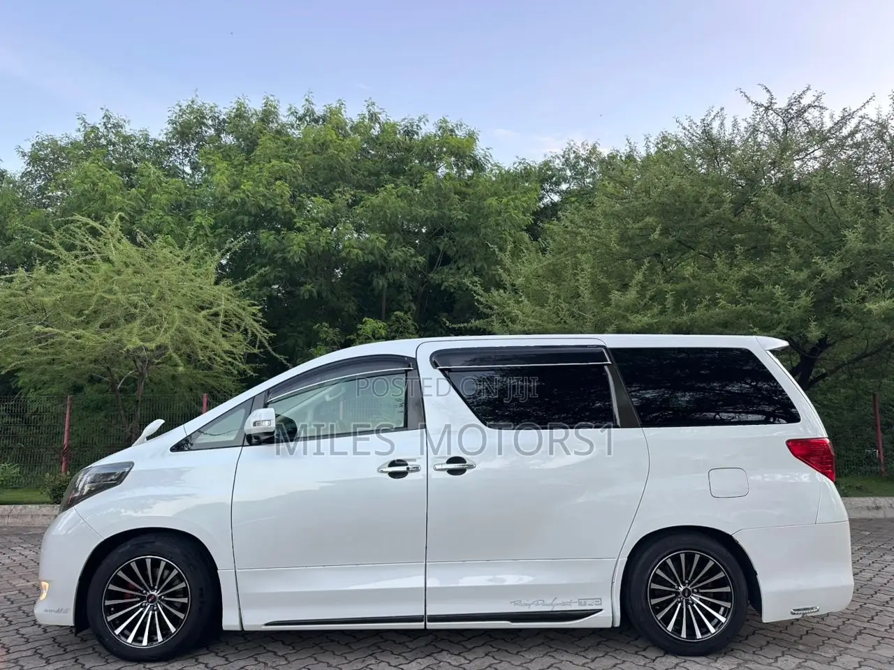 Toyota Alphard 2009 White
