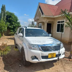 Toyota Hilux 2008 White