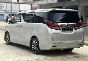 Toyota Alphard 2017 Silver