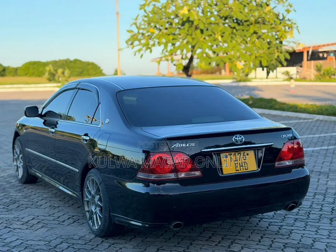 Toyota Crown 2006 Black