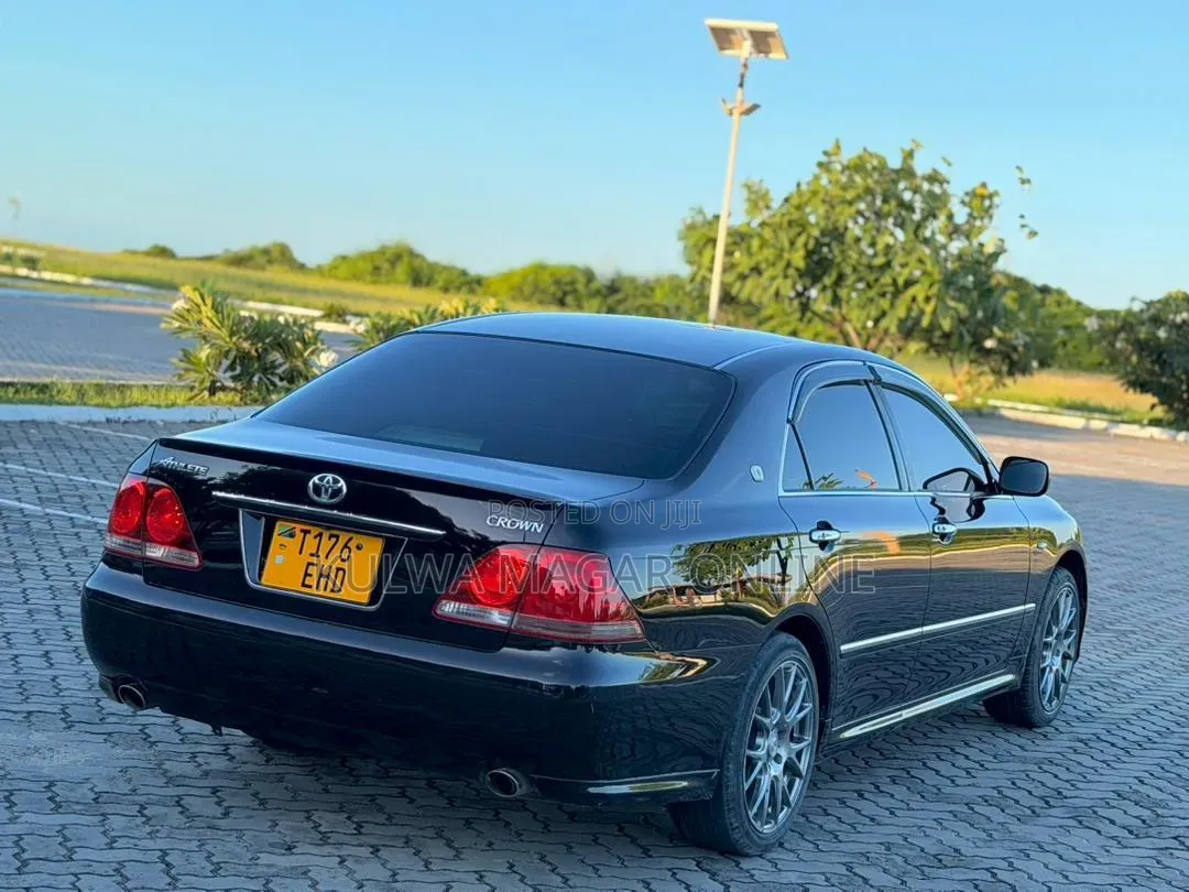 Toyota Crown 2006 Black