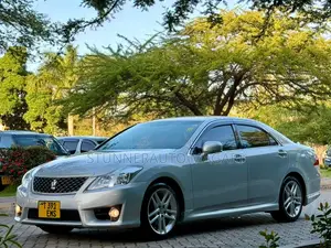 Toyota Crown 2010 Silver