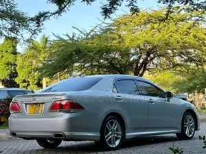 Toyota Crown 2010 Silver