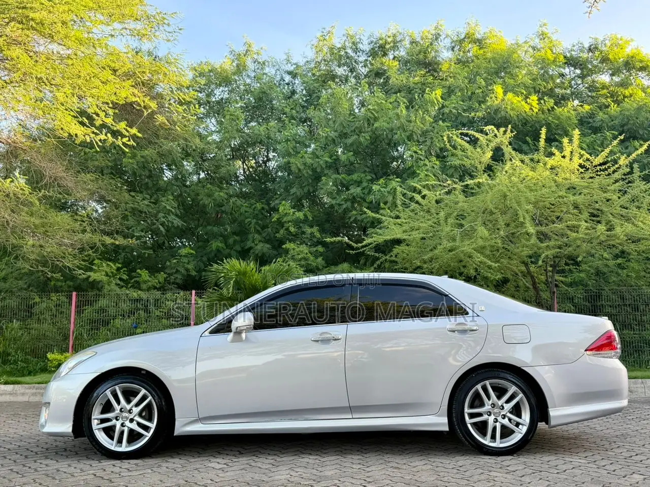Toyota Crown 2010 Silver
