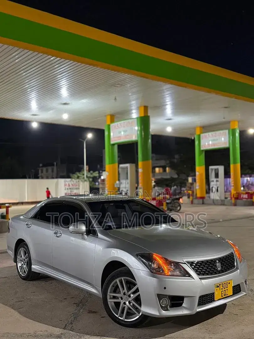 Toyota Crown 2010 Silver