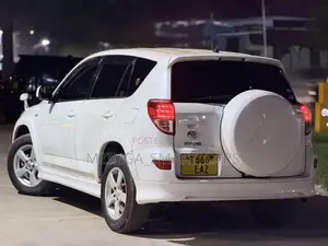 Toyota RAV4 2010 White