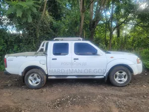 Nissan Hardbody 2004 White