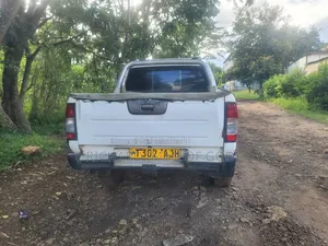 Nissan Hardbody 2004 White