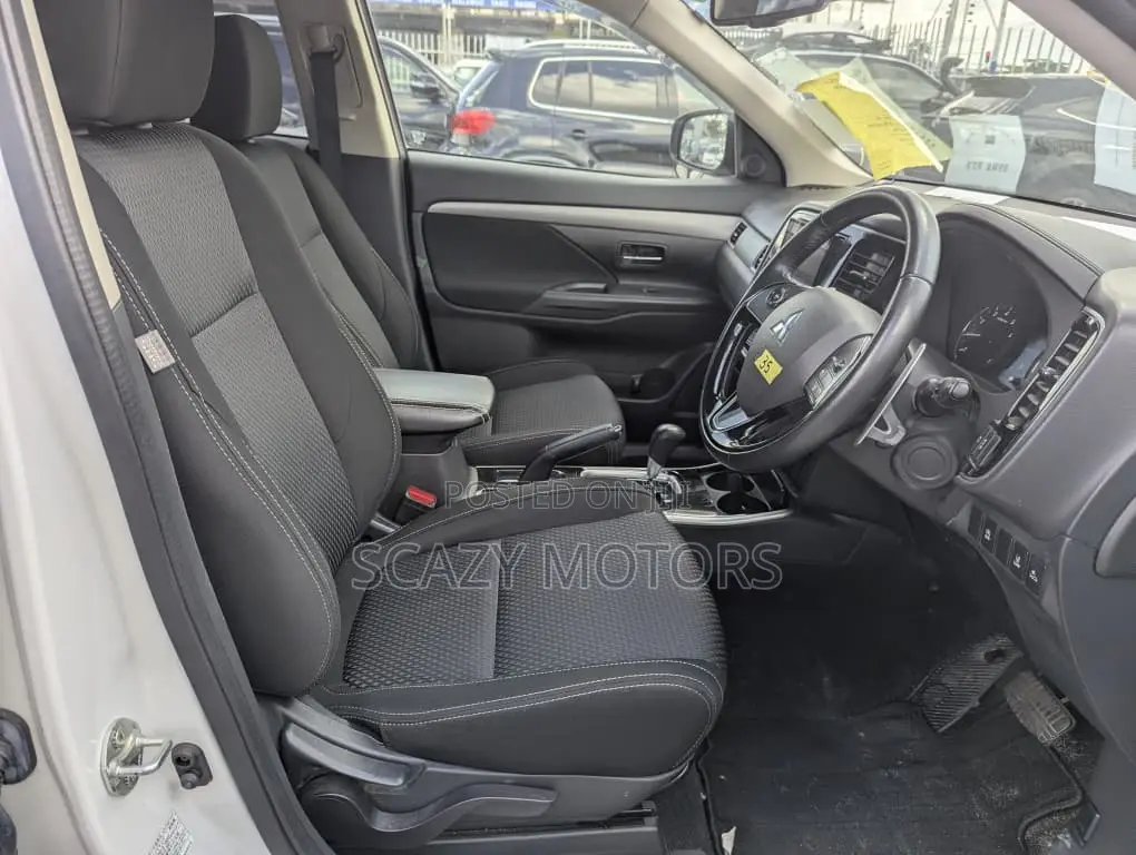 Mitsubishi Outlander 2017 White