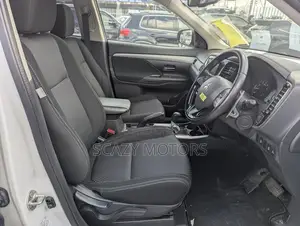 Mitsubishi Outlander 2017 White