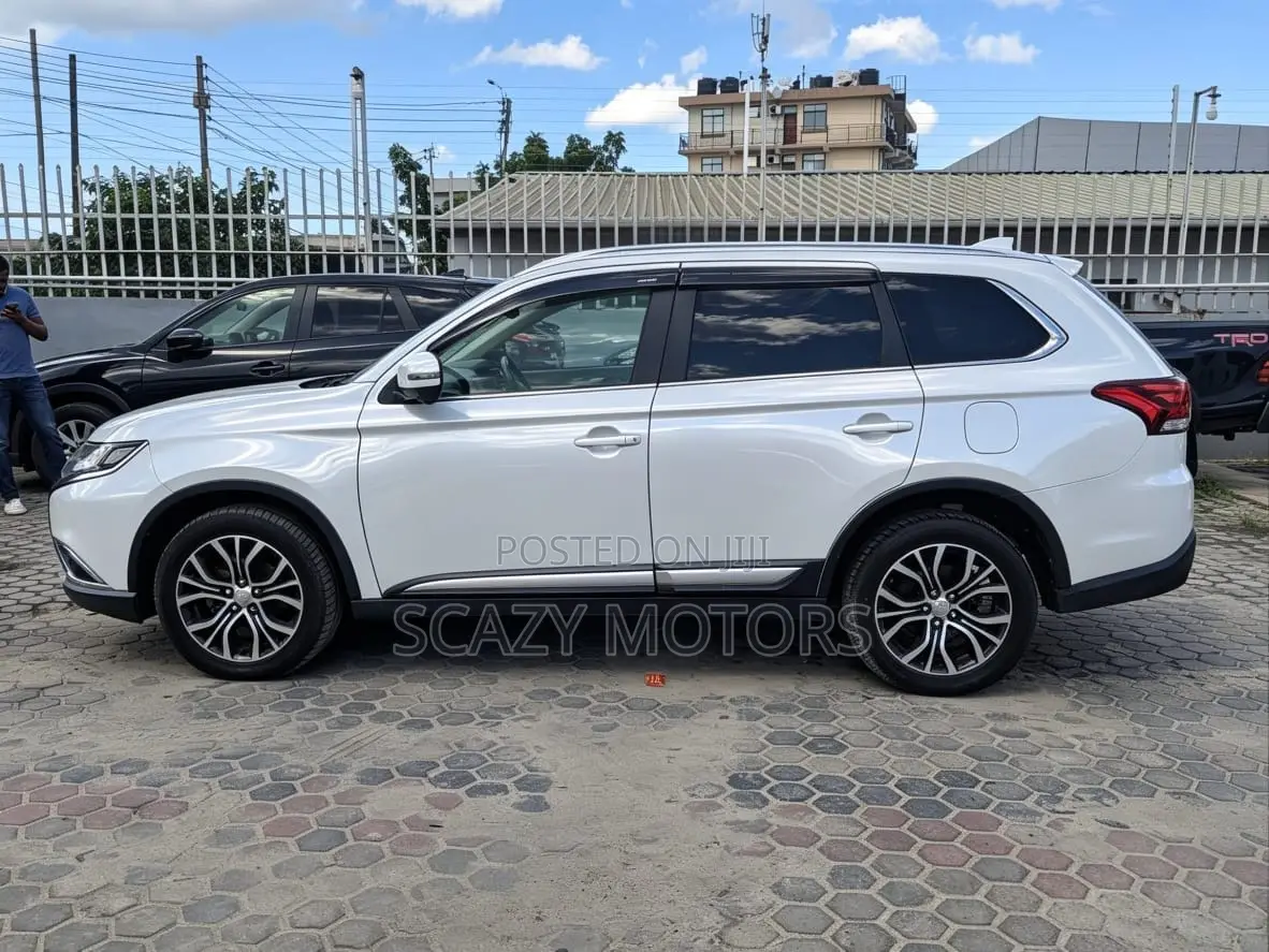 Mitsubishi Outlander 2017 White