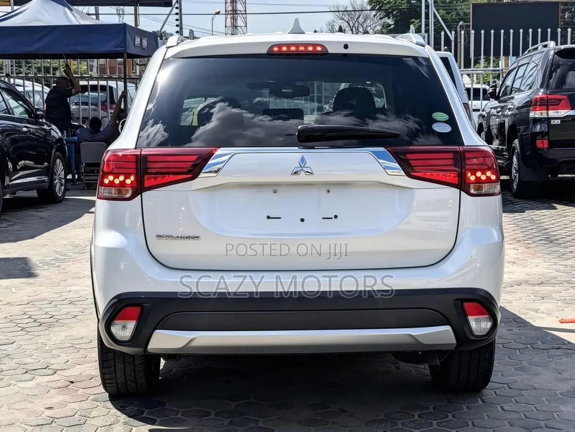 Mitsubishi Outlander 2017 White