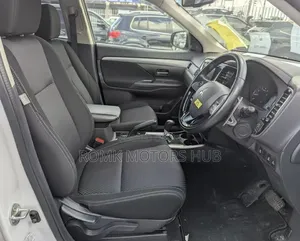 Mitsubishi Outlander 2017 White