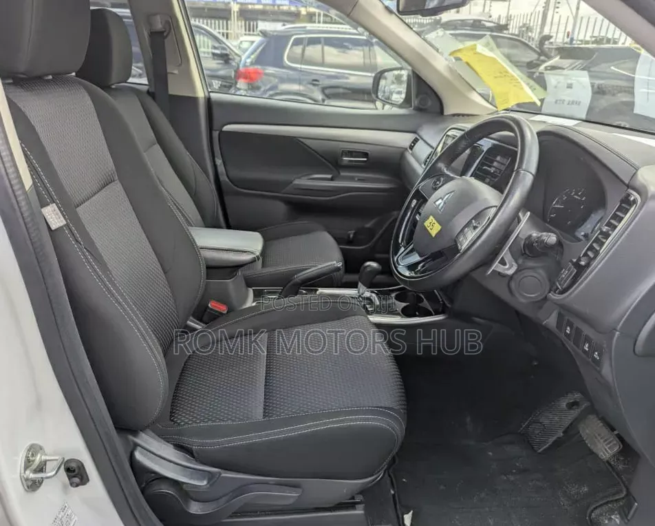 Mitsubishi Outlander 2017 White