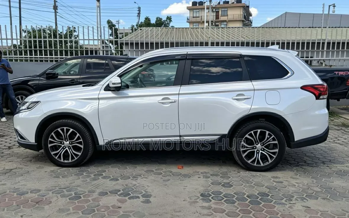 Mitsubishi Outlander 2017 White