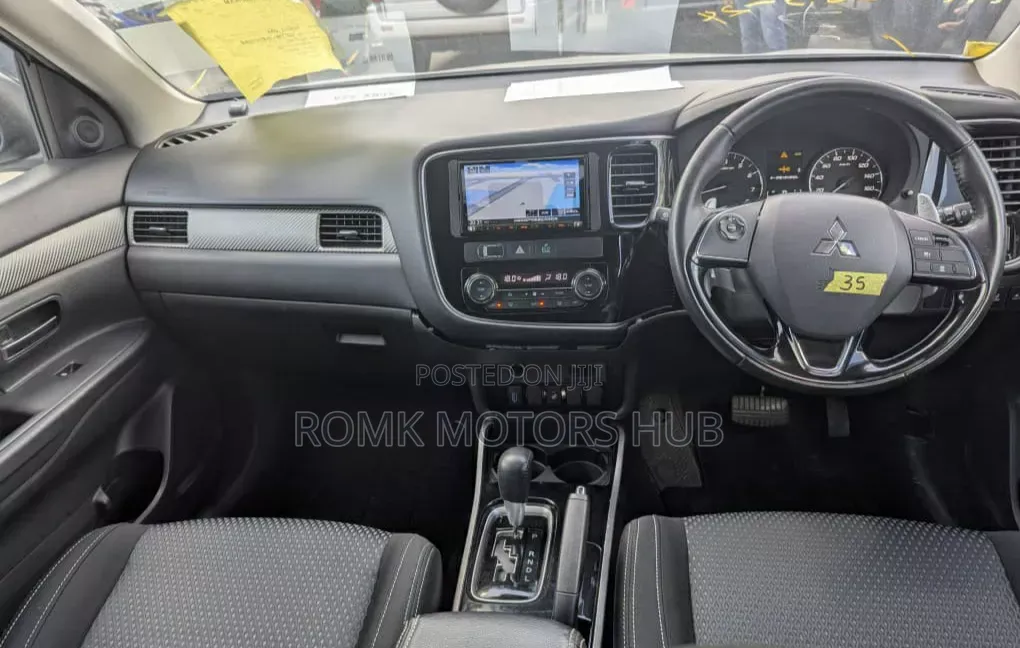Mitsubishi Outlander 2017 White
