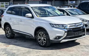 Mitsubishi Outlander 2017 White