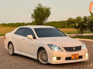 Toyota Crown 2011 White