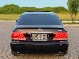 Toyota Crown Royale 2005 Black
