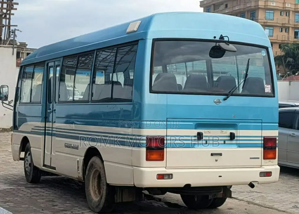 Nissan Civilian 1995