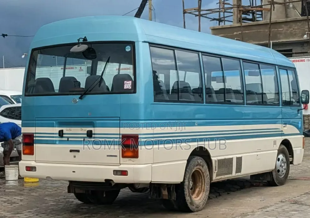 Nissan Civilian 1995