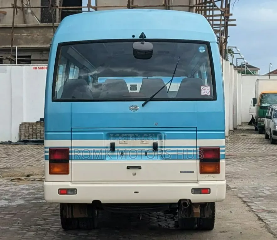 Nissan Civilian 1995