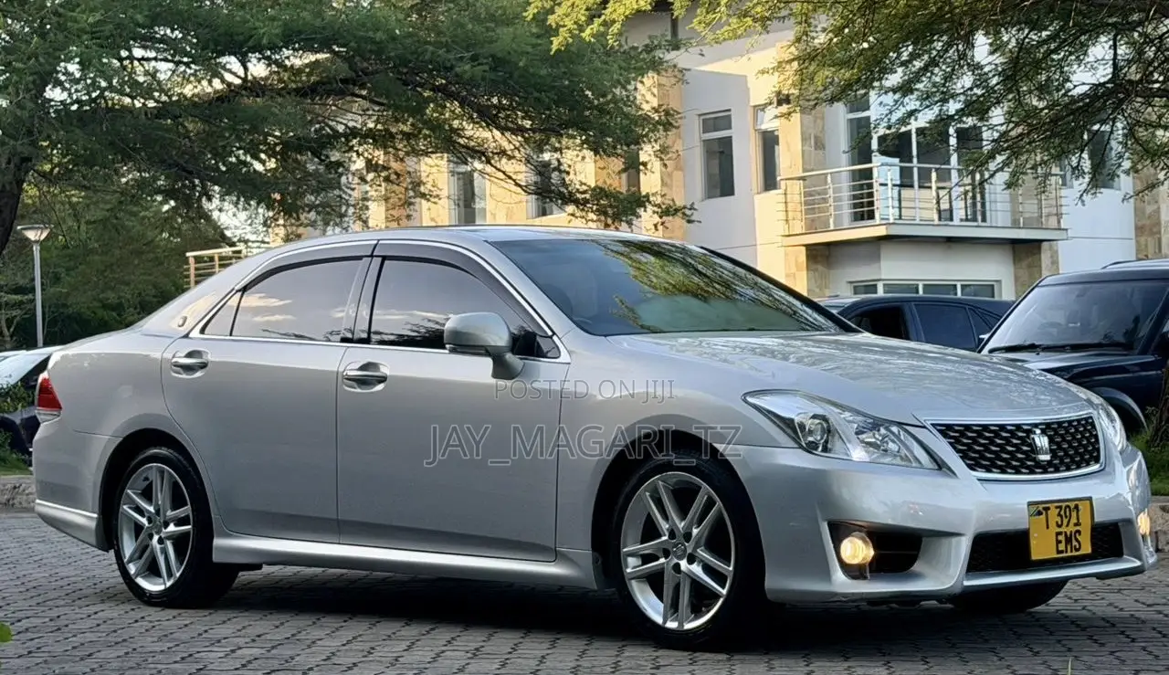 Toyota Crown 2011 Silver