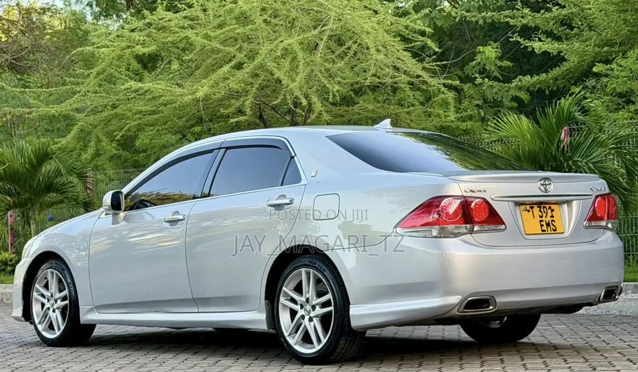 Toyota Crown 2011 Silver