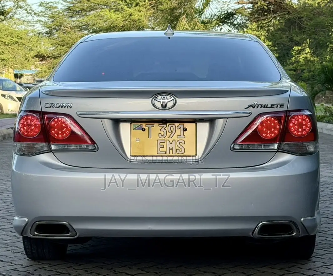 Toyota Crown 2011 Silver