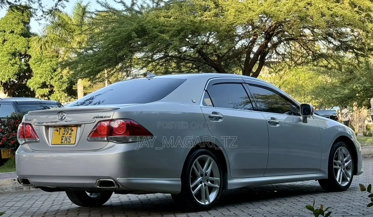 Toyota Crown 2011 Silver
