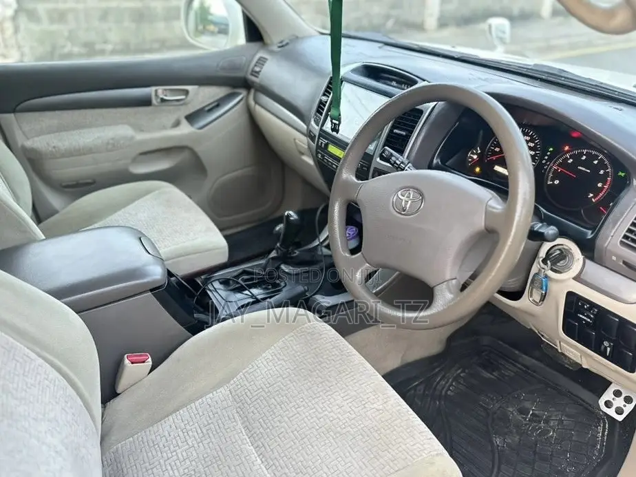 Toyota Land Cruiser Prado 2006 White