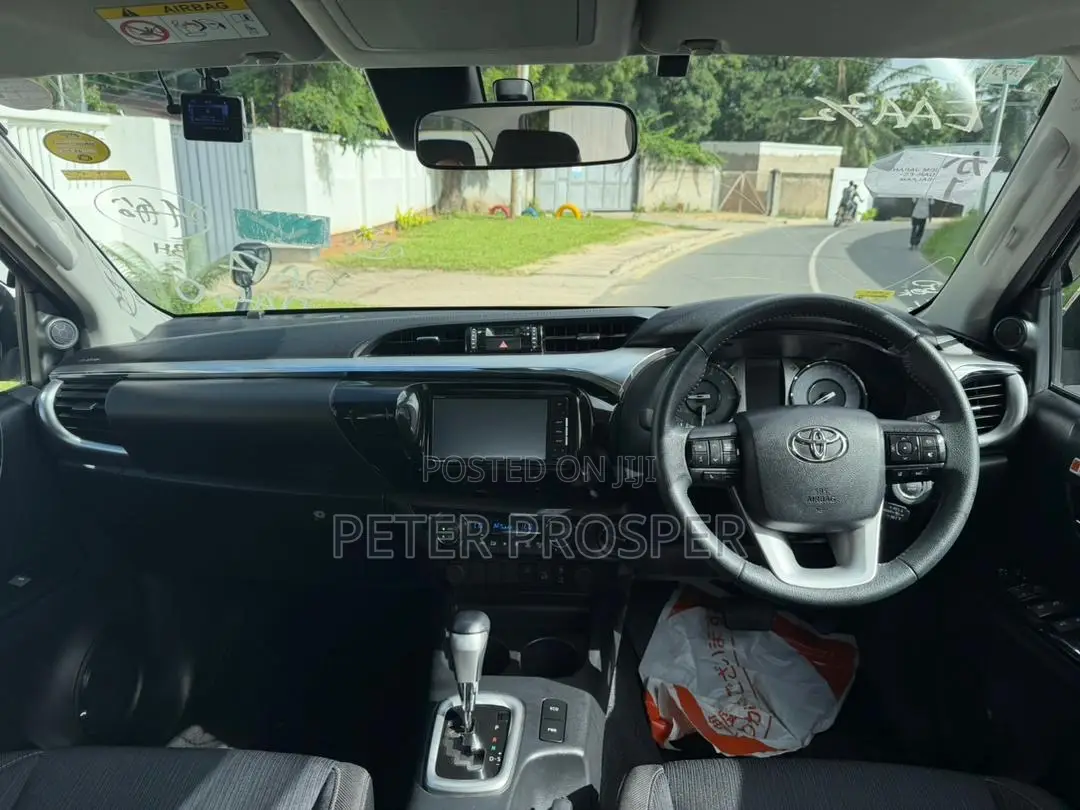 Toyota Hilux 2022 Black