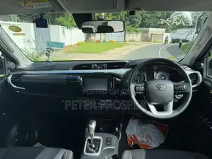 Toyota Hilux 2022 Black