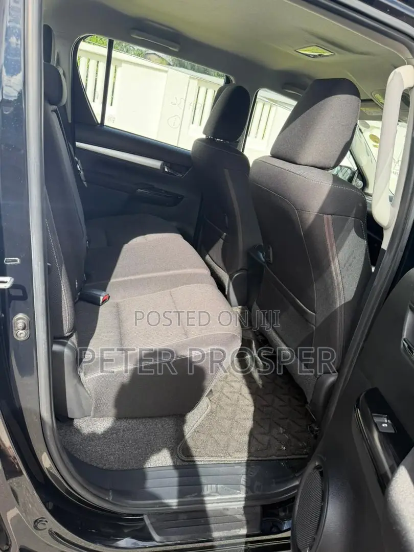Toyota Hilux 2022 Black