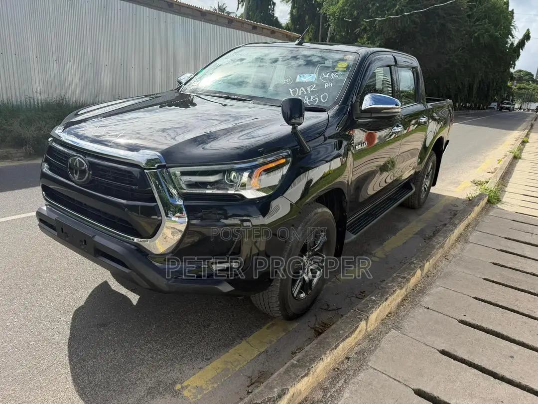 Toyota Hilux 2022 Black