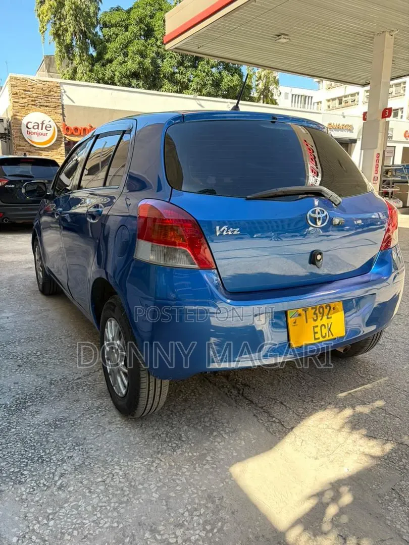 Toyota Vitz 2009 Blue