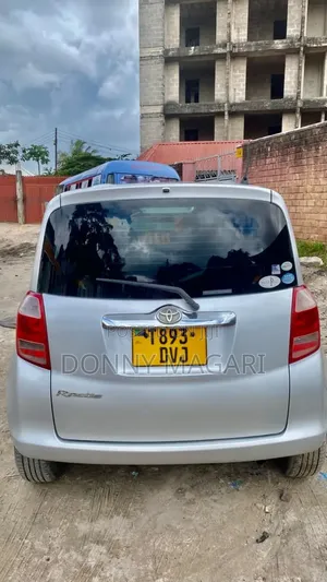 Toyota Ractis 2011 Silver