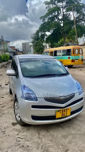 Toyota Ractis 2011 Silver