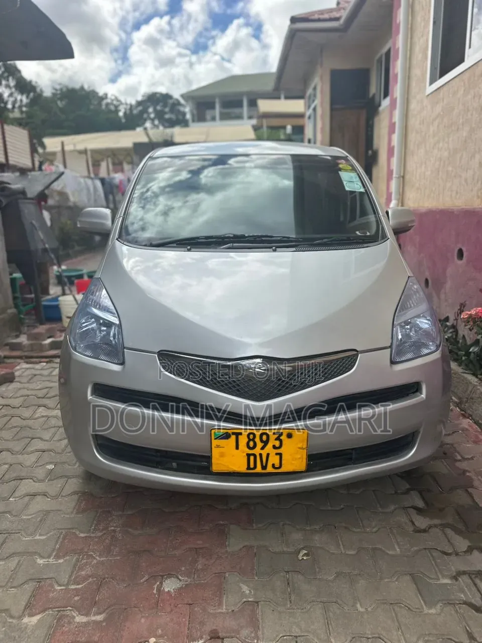 Toyota Ractis 2011 Silver