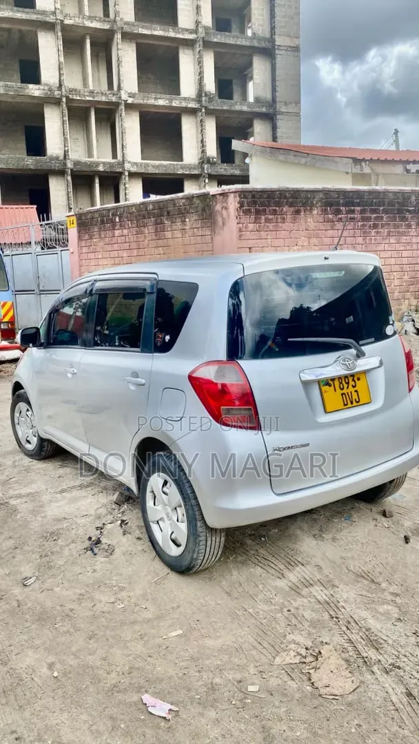 Toyota Ractis 2011 Silver