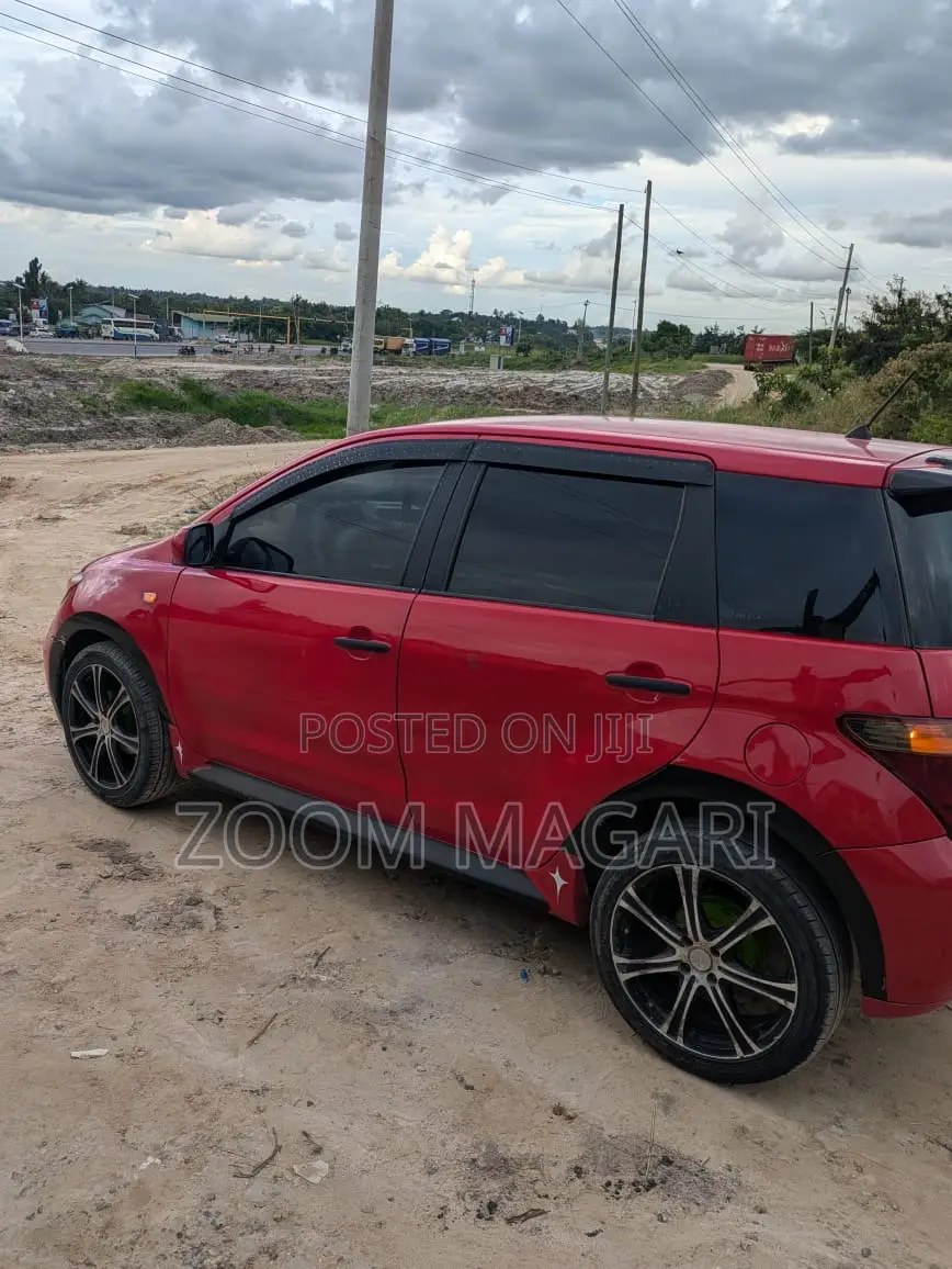Toyota IST 2003 Red
