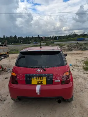 Toyota IST 2003 Red